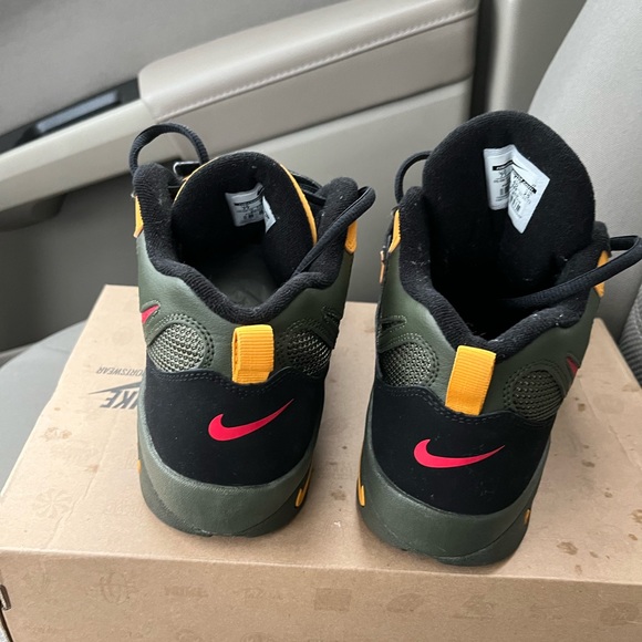 Sneaker - Picture 3 of 4